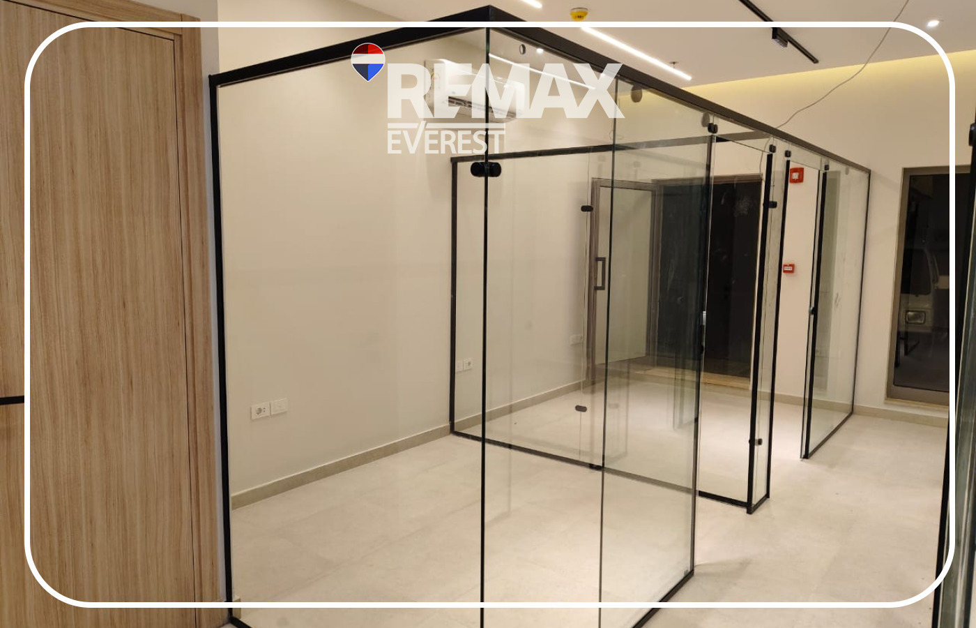 Office / Shop for Sale in Courtyard 240 sqm