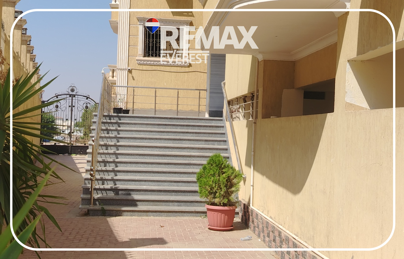 Roof Apartment for Sale in 6th Touristic - October 275 sqm