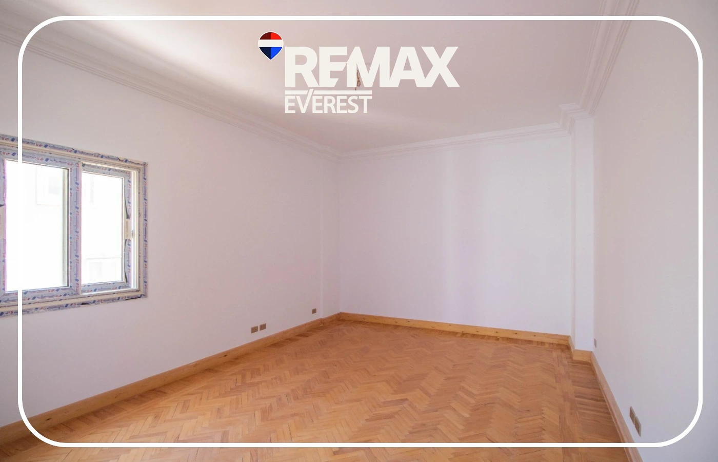 Penthouse with Roof for Rent in West Somid