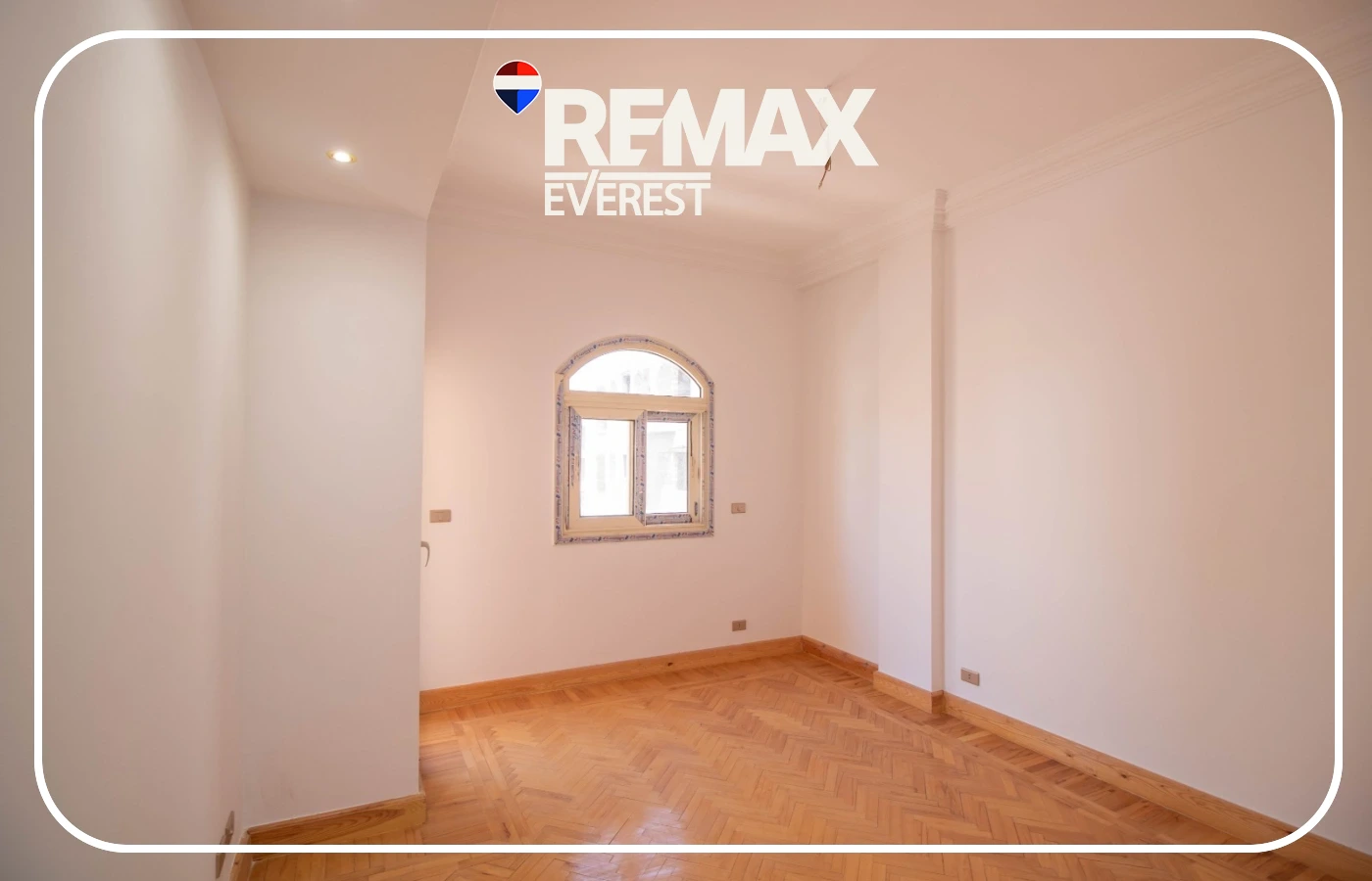 Penthouse with Roof for Rent in West Somid