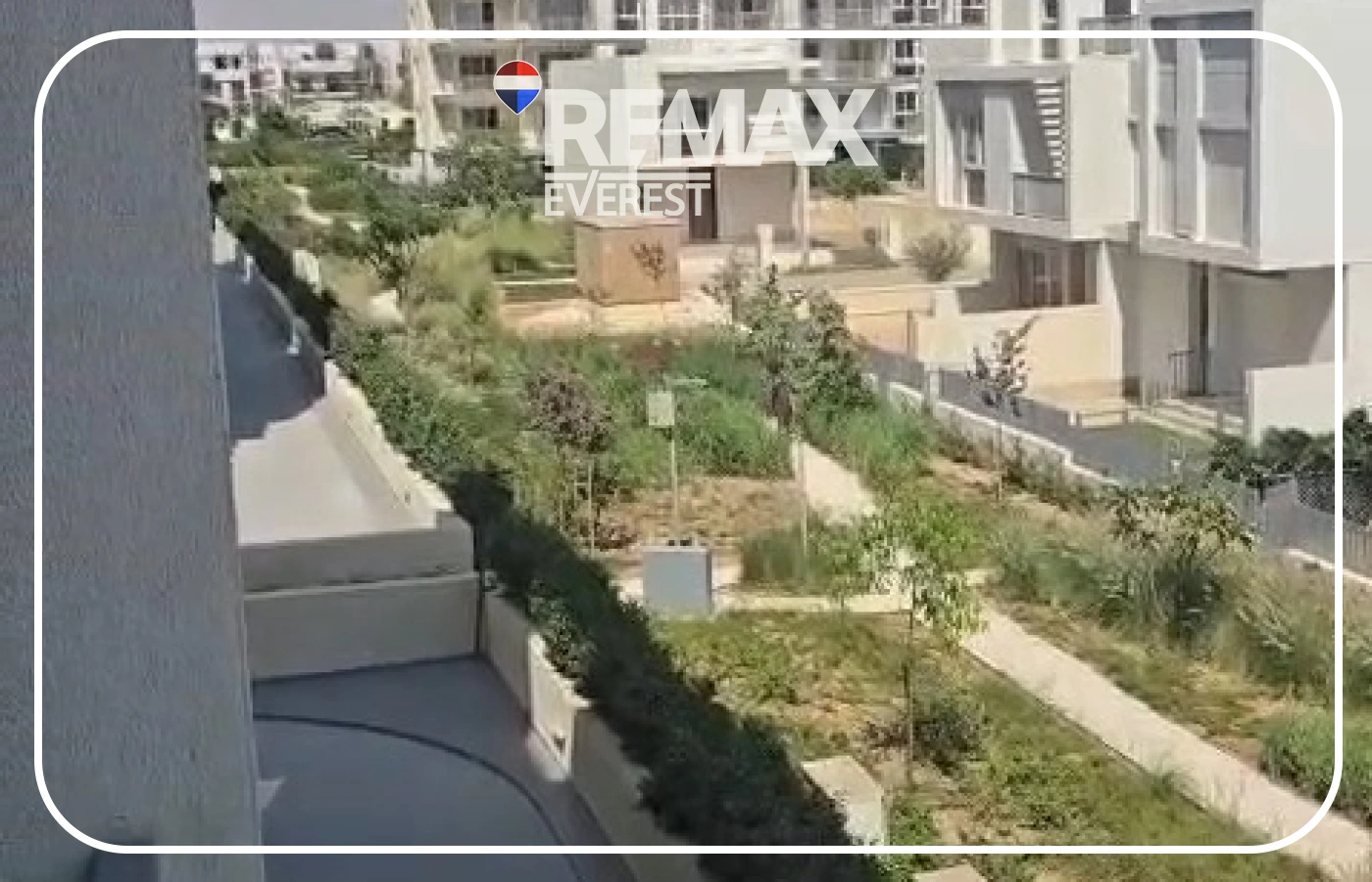 شقة بالمطبخ والتكييفات في كمبوند كايرو جيت