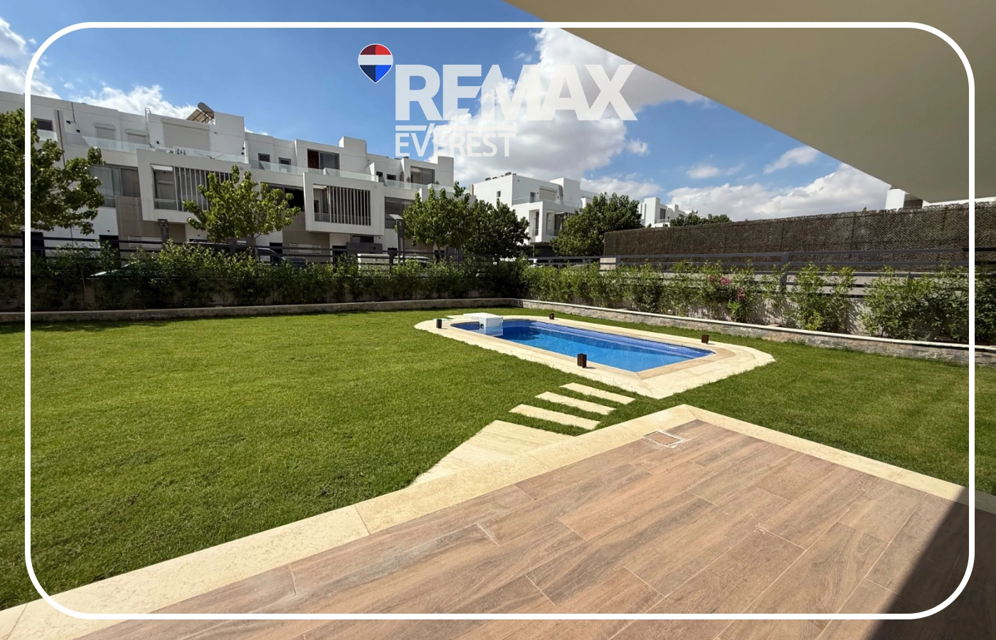 Ground Apartment with private pool in Joulz