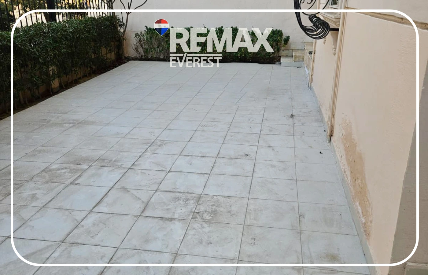 Semi-furnished ground apartment in Beverly Hills-Phase 2