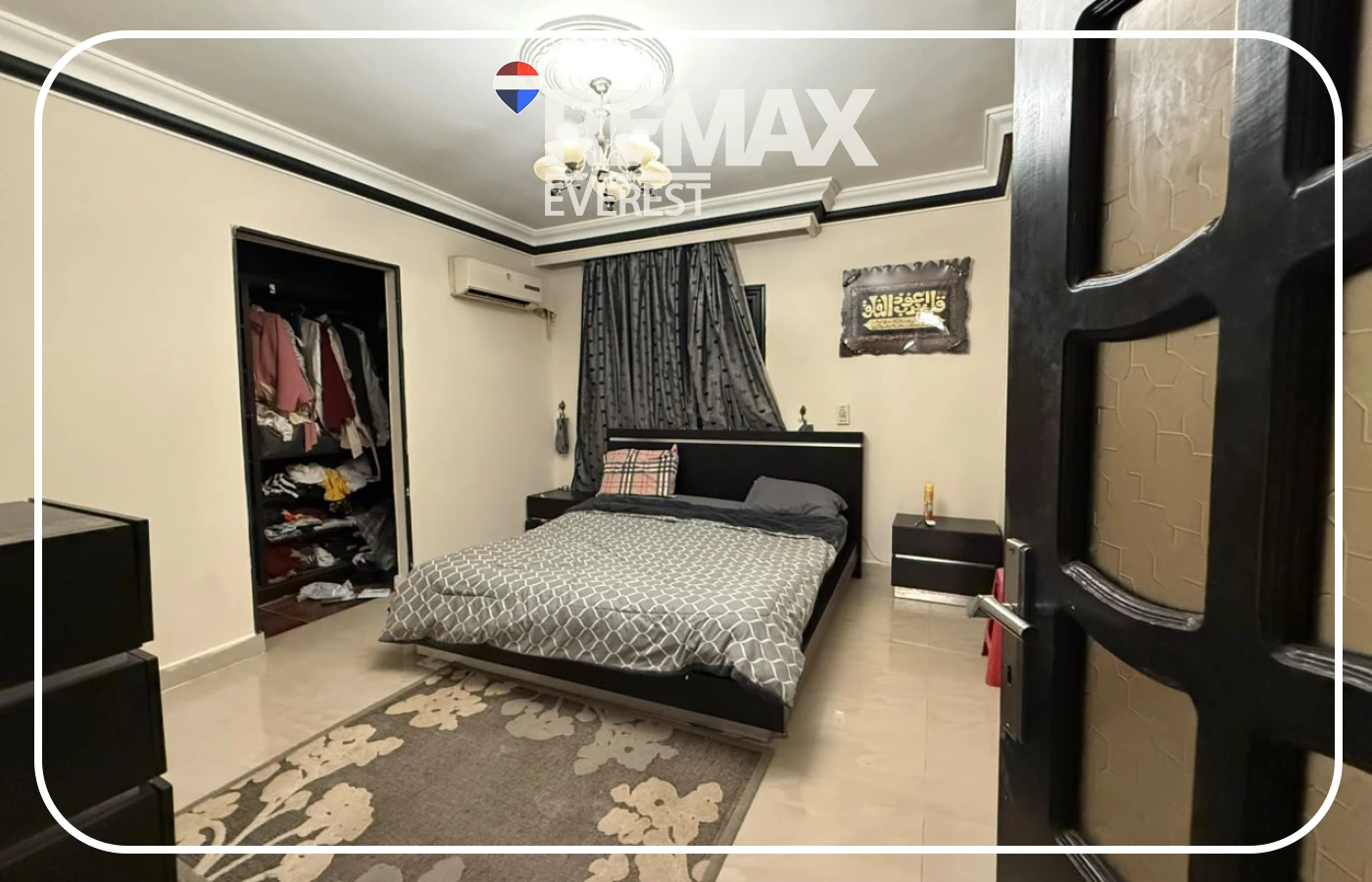 Semi-furnished apartment bi 1st District -October